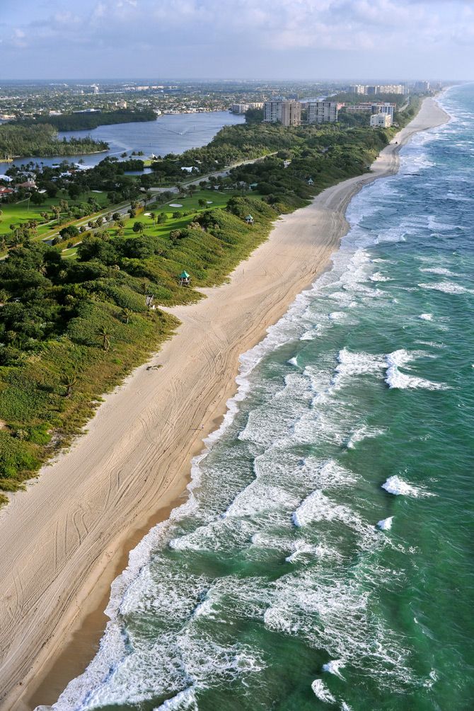 The famous white sandy beaches of Boca Raton